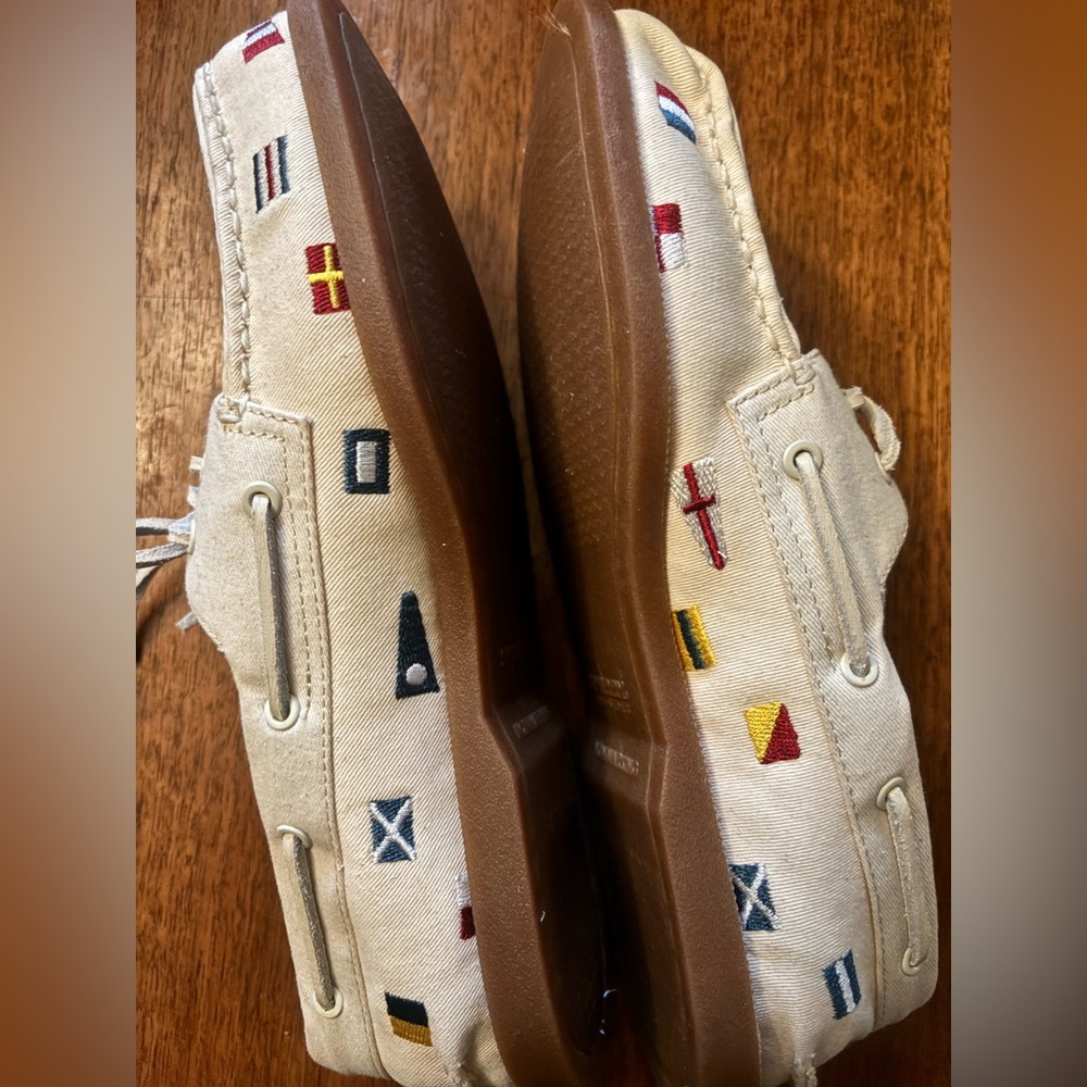 Sperry Men's Cream Boat Shoes with Flag Accents - Picture 2 of 5